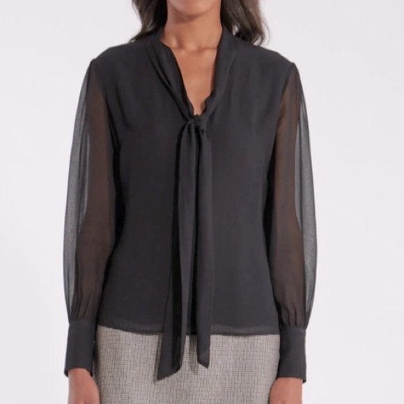 Brigitte Sheet Tie Neck Top
Billie the Label - Picture 1 of 7